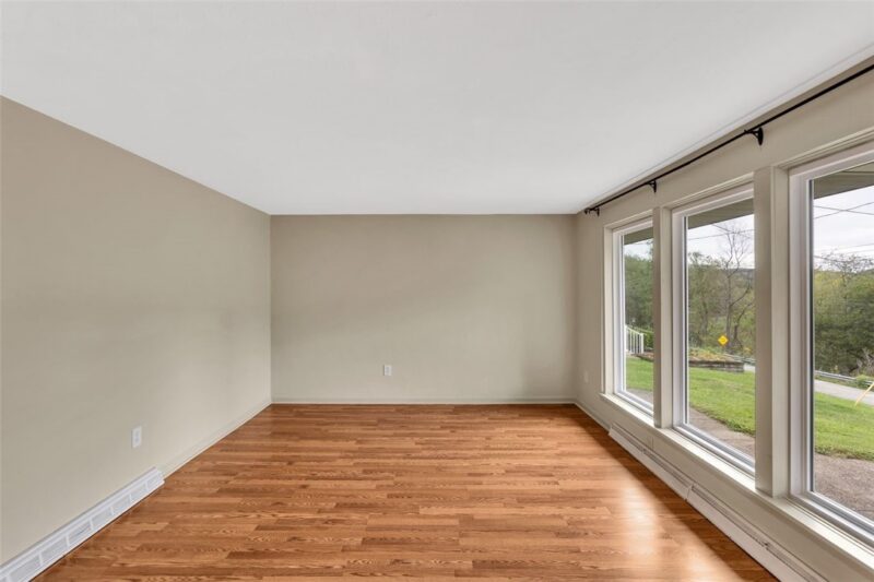 303 Pine Dr — photo 4