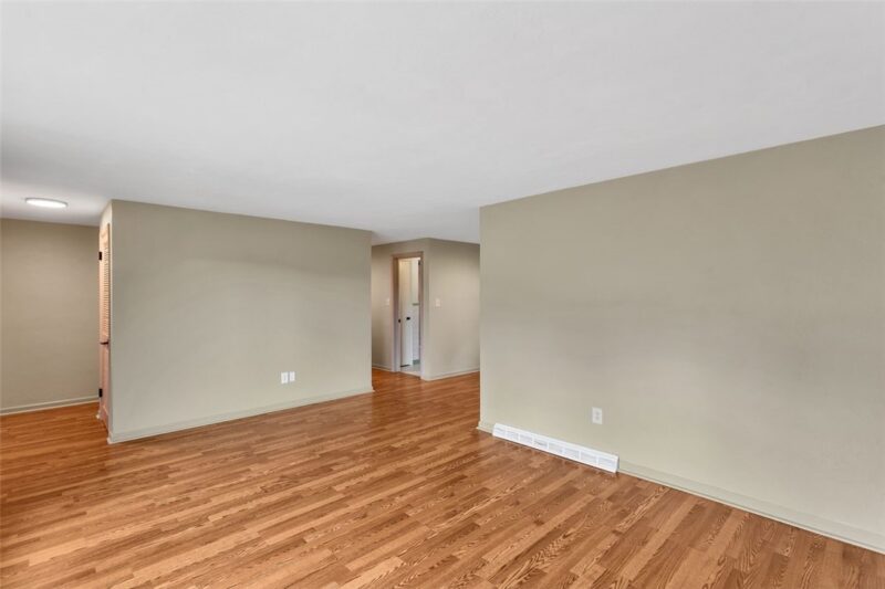 303 Pine Dr — photo 5