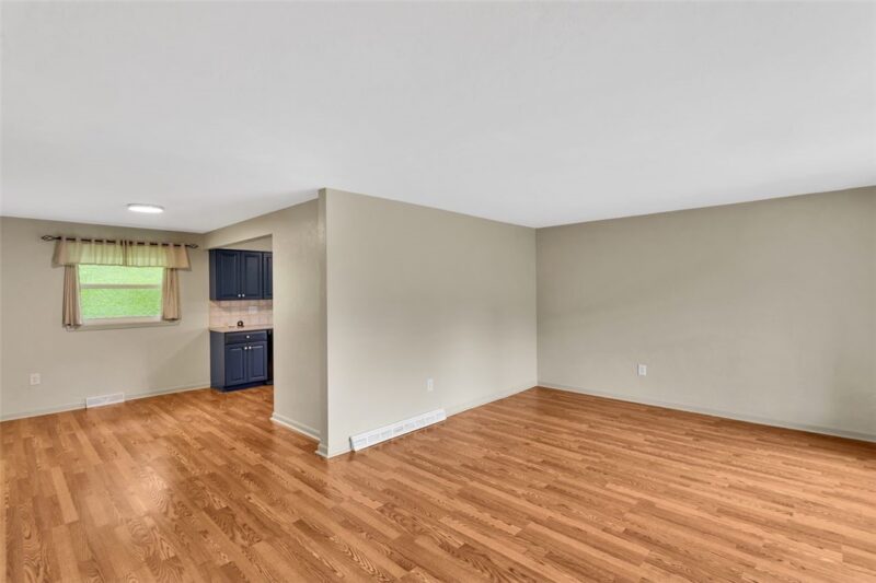 303 Pine Dr — photo 6