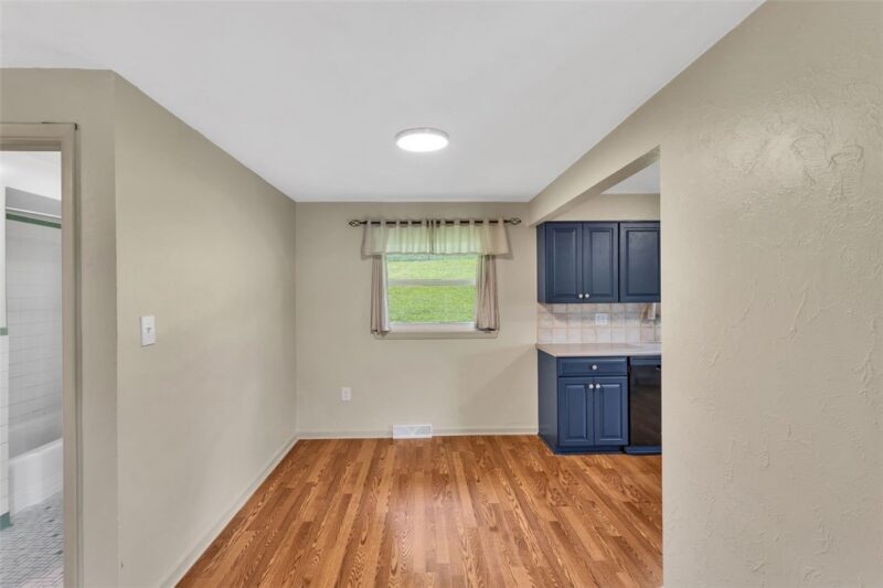 303 Pine Dr — photo 7