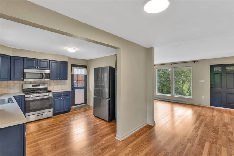 303 Pine Dr — photo 8