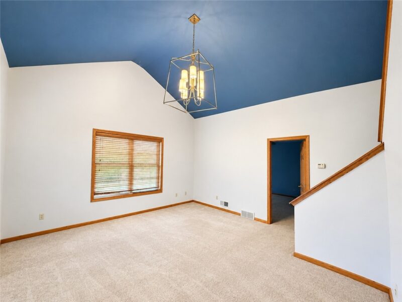 1043 Timberwood Dr — photo 3