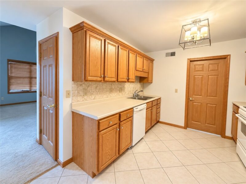 1043 Timberwood Dr — photo 5