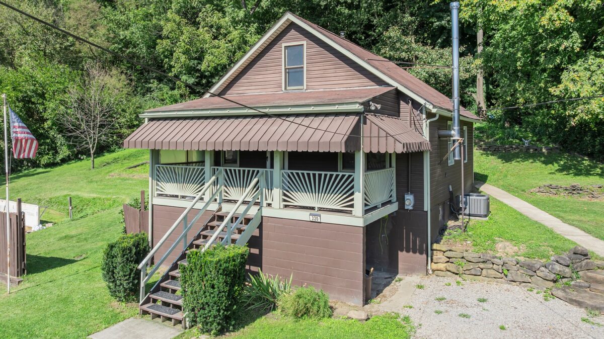 320 Pleasant STREET — photo 1