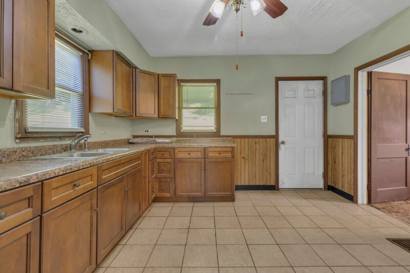 320 Pleasant STREET — photo 2