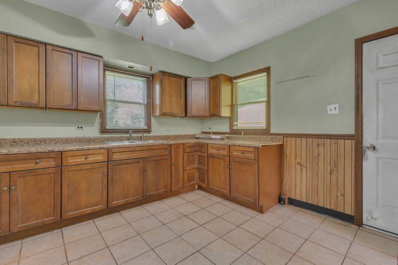 320 Pleasant STREET — photo 3