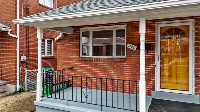206 School St — photo 3