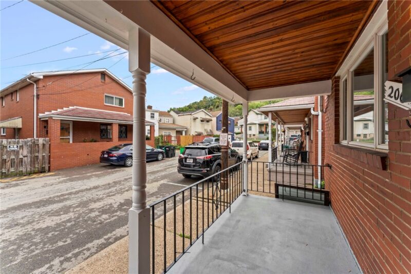 206 School St — photo 4