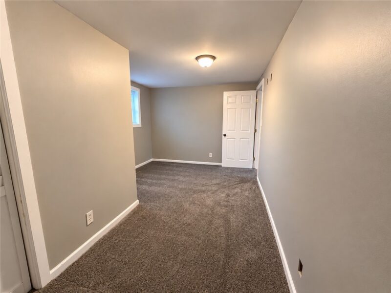 713 Allen Ave — photo 8