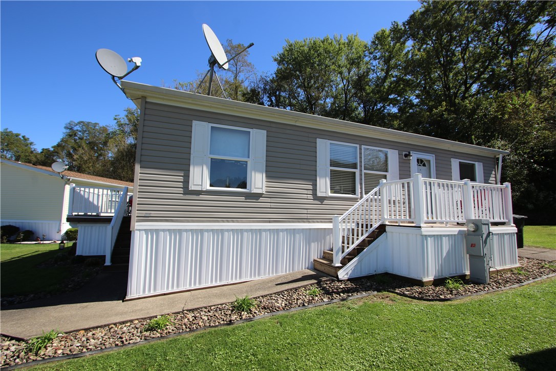 122 Eagle Pointe Dr — photo 1