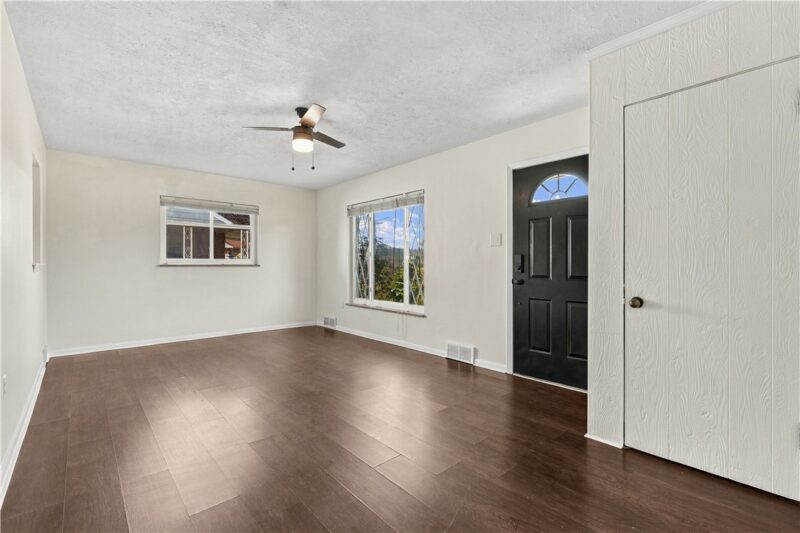130 Sawyer Drive — photo 3