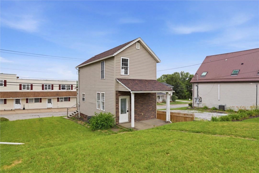 2212 Freeport Road — photo 1
