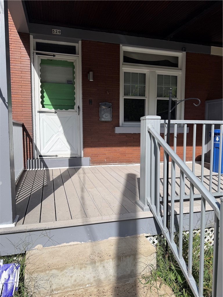520 Lloyd St — photo 2