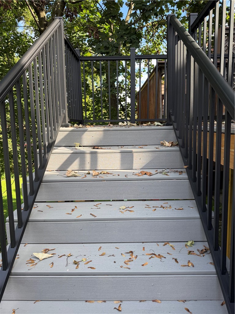 520 Lloyd St — photo 4