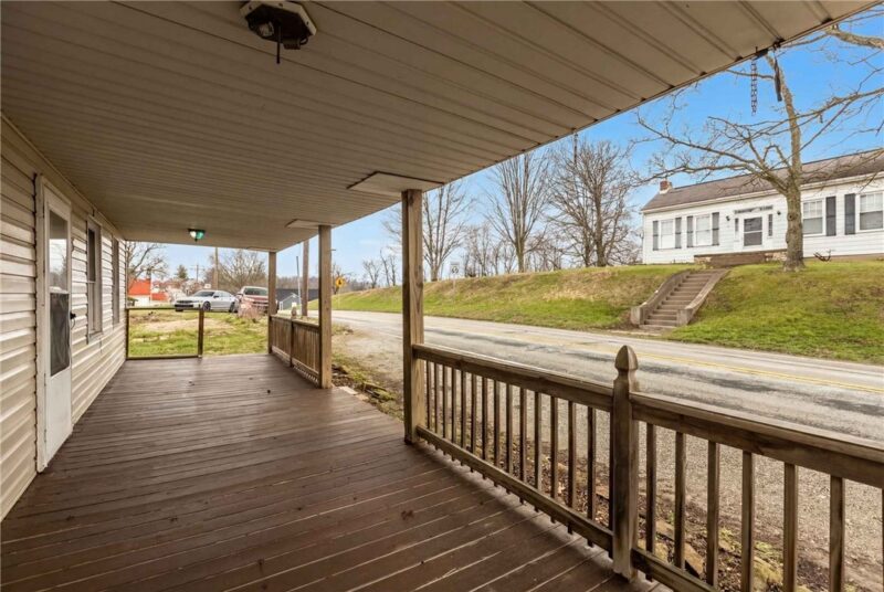95 E Main St — photo 4