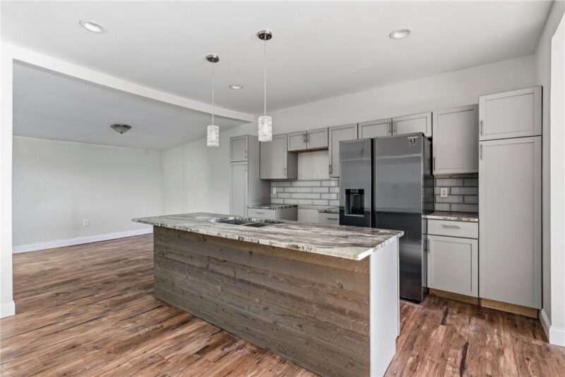 121 Lippert St — photo 2