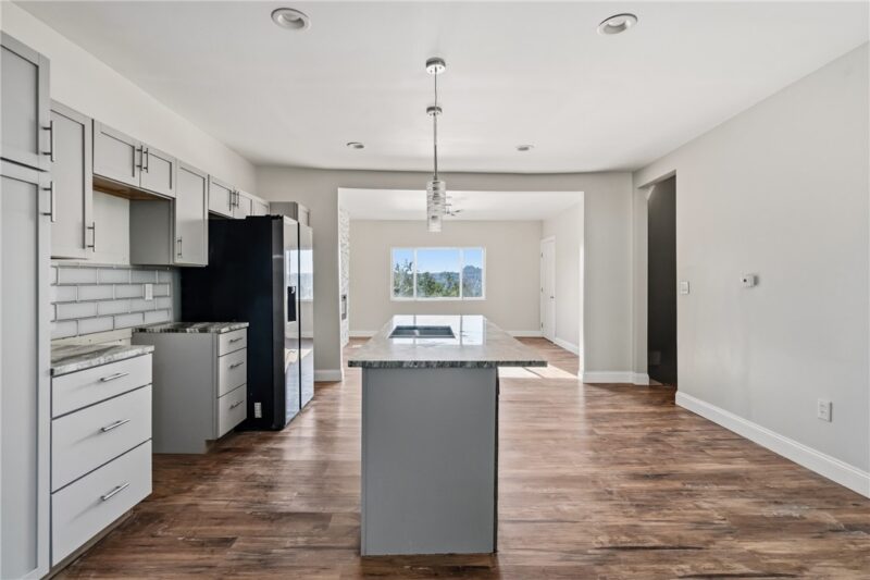 121 Lippert St — photo 4