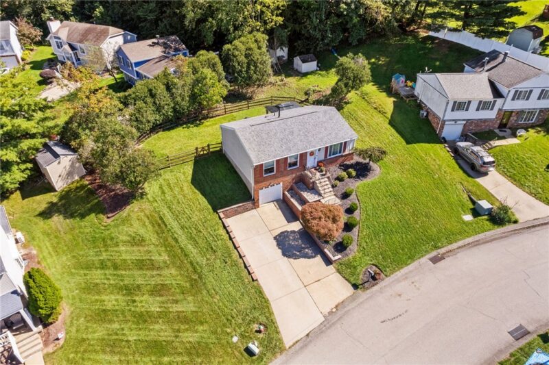 107 Frontenac Rd — photo 2