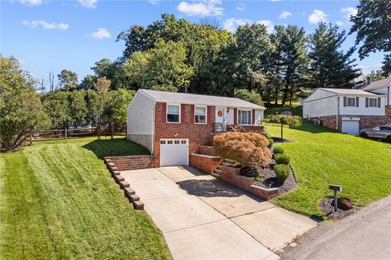 107 Frontenac Rd — photo 3
