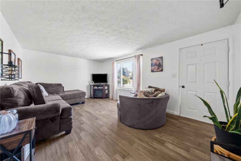 107 Frontenac Rd — photo 4