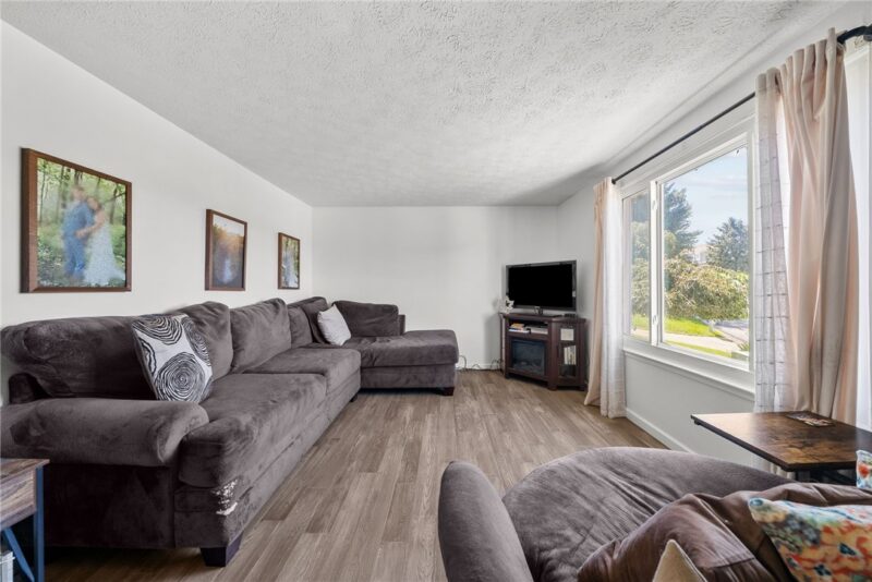 107 Frontenac Rd — photo 5