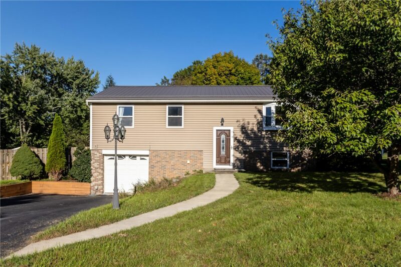 598 Joan Street — photo 3