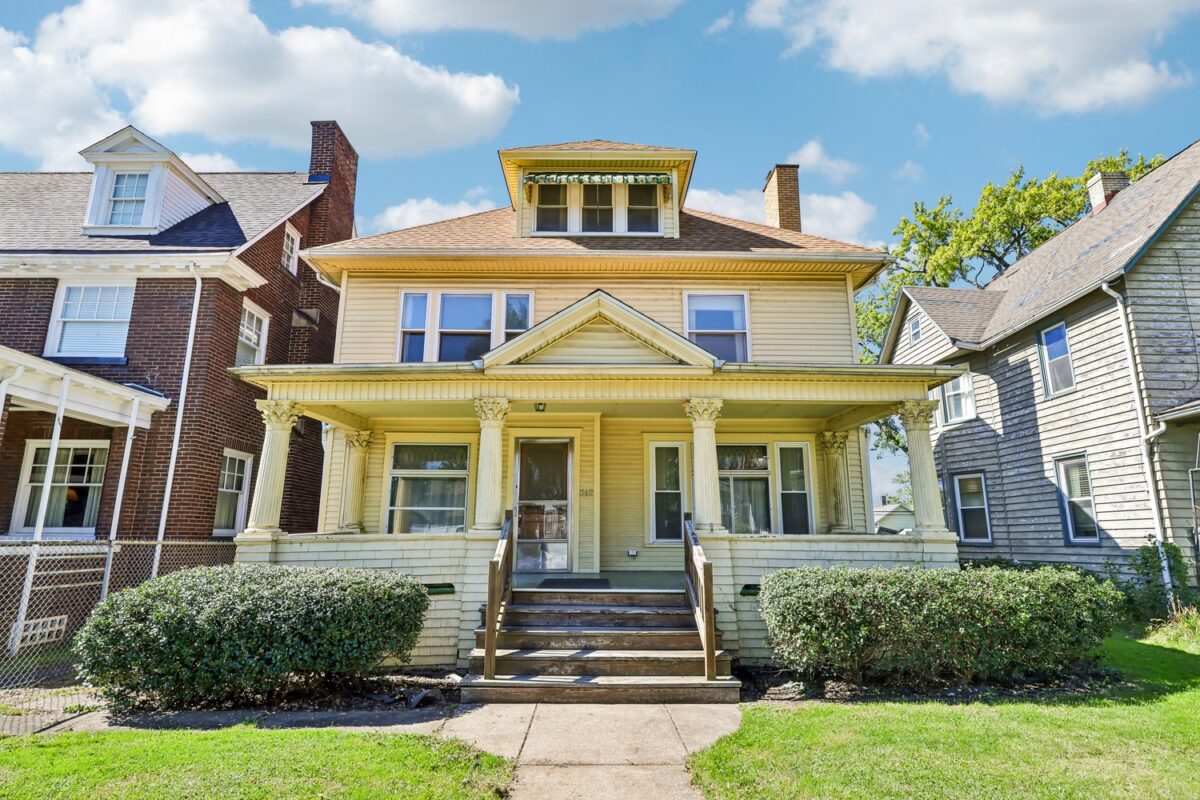 312 S Oakland AVENUE — photo 1