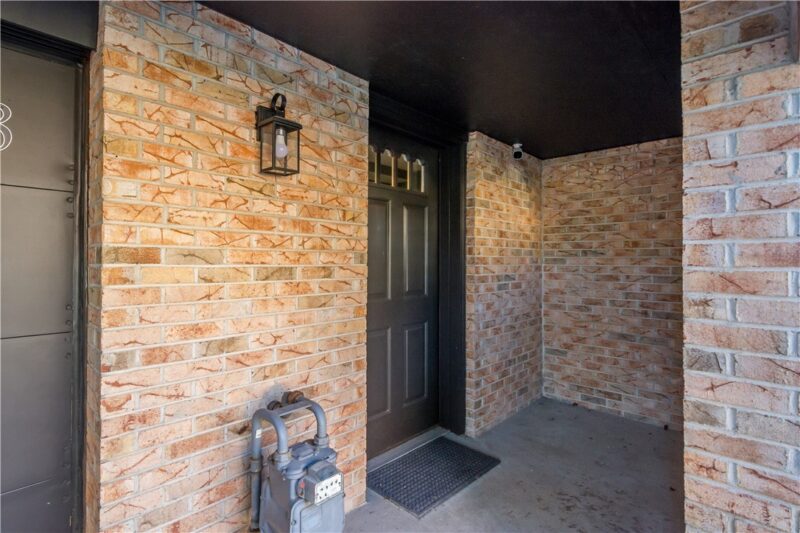 303 Sonnybrook Ct — photo 3