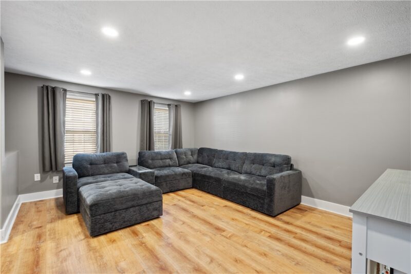 303 Sonnybrook Ct — photo 8