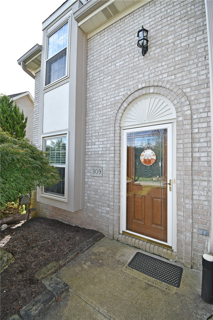 309 Parkview Dr — photo 2