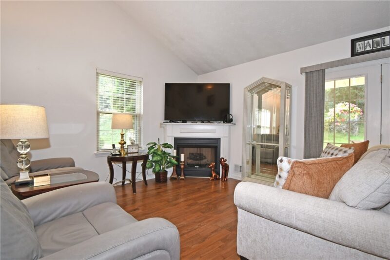 309 Parkview Dr — photo 6