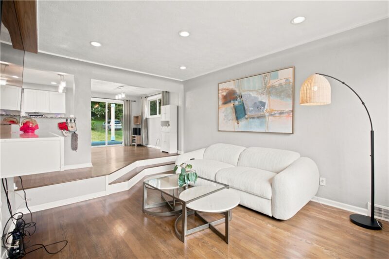 1233 Mckinley Dr — photo 3
