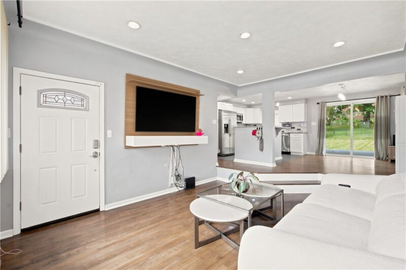 1233 Mckinley Dr — photo 4
