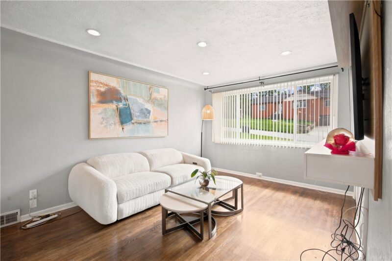 1233 Mckinley Dr — photo 5