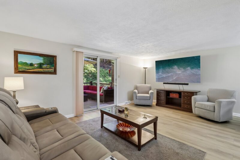 327 Joan of Arc Court — photo 2