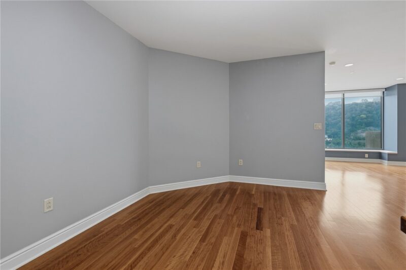 151 Fort Pitt Blvd 1402 — photo 8