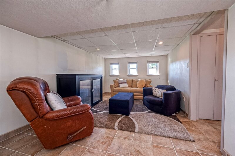 4437 Helmar Drive — photo 2