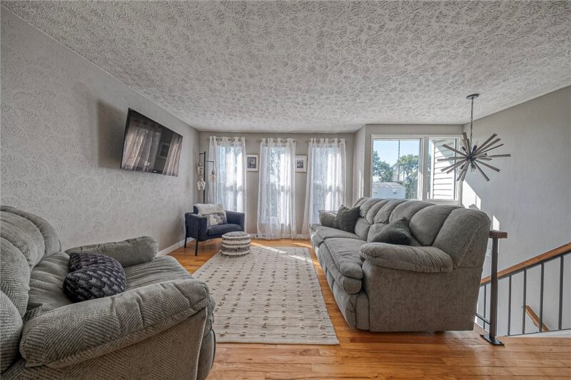 4437 Helmar Drive — photo 3