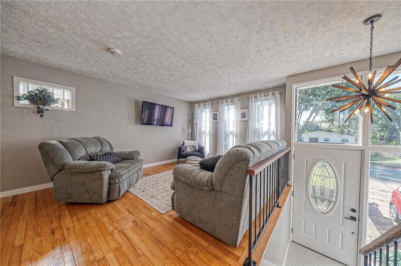 4437 Helmar Drive — photo 4