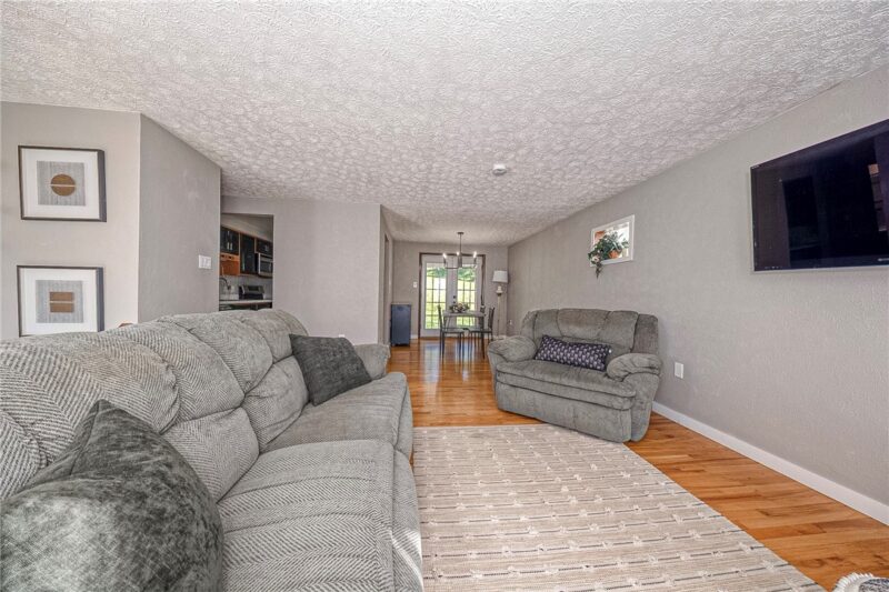 4437 Helmar Drive — photo 5