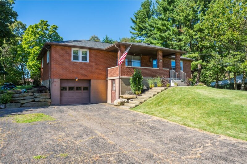 109 Valleyview Drive — photo 2