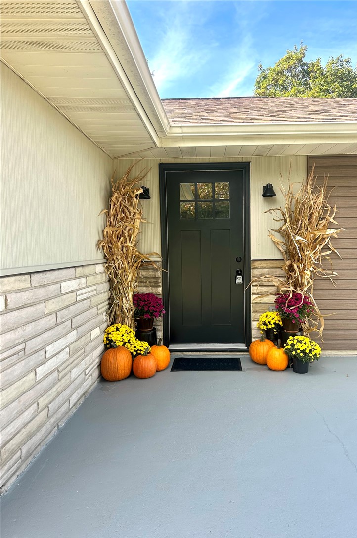 714 Maple Dr — photo 2