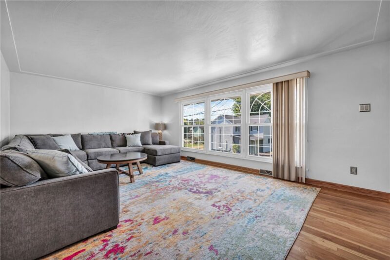 111 S Hitchman — photo 4