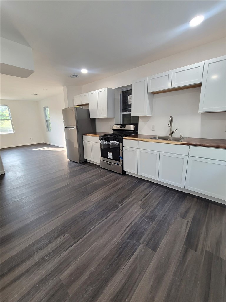 2346 Main St — photo 8