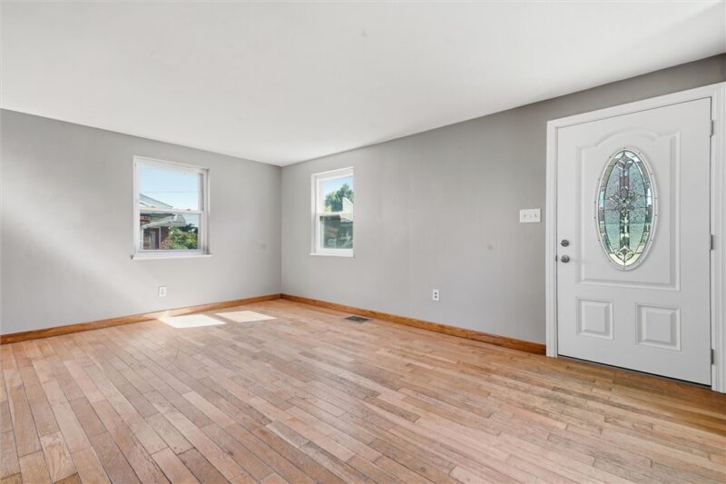 126 Windsor Dr — photo 3