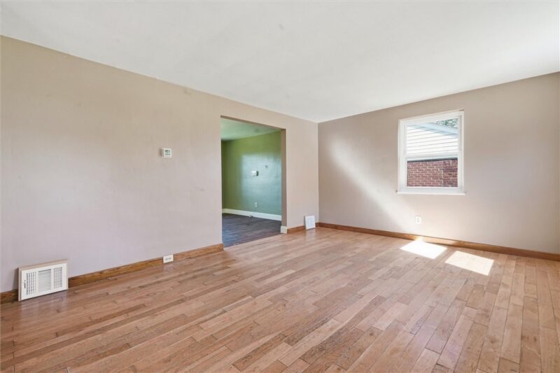 126 Windsor Dr — photo 4