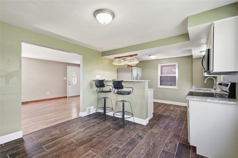 126 Windsor Dr — photo 8