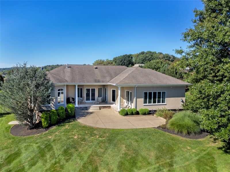 737 Lindwood Drive — photo 2