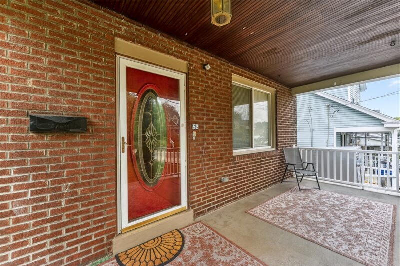 52 Queenston St — photo 3