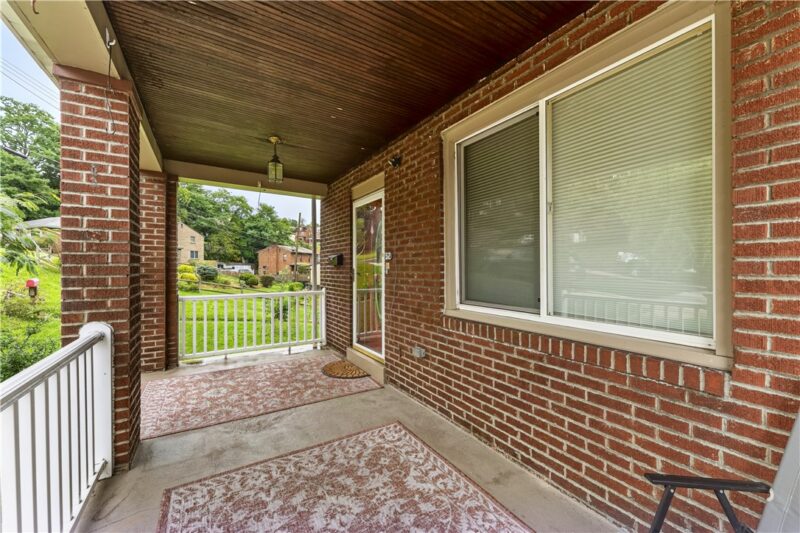52 Queenston St — photo 4